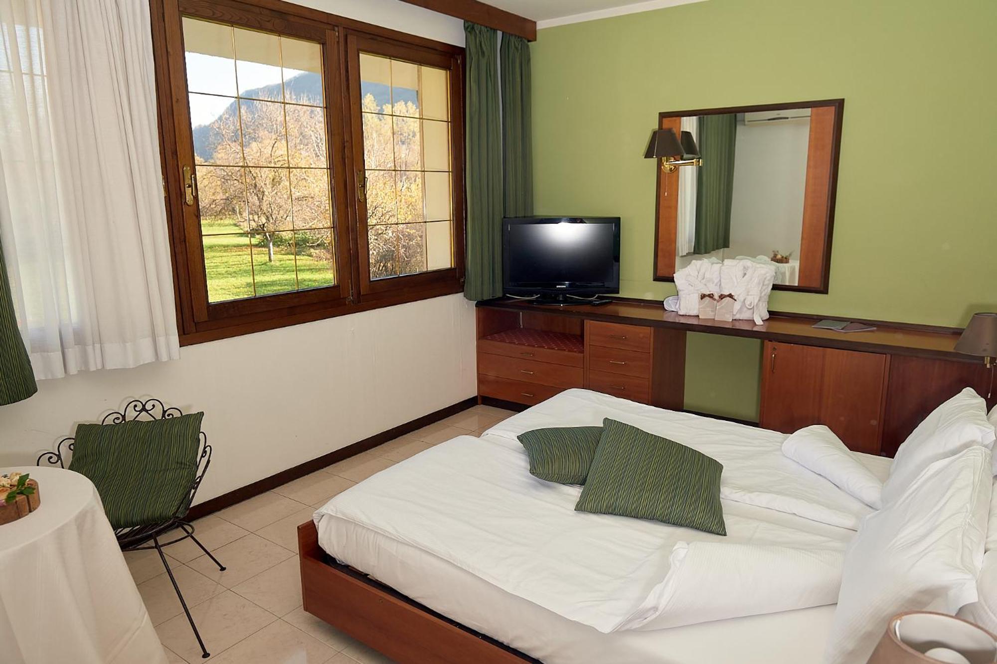 Ai Cadelach Hotel Giulia Revine Lago Exterior foto